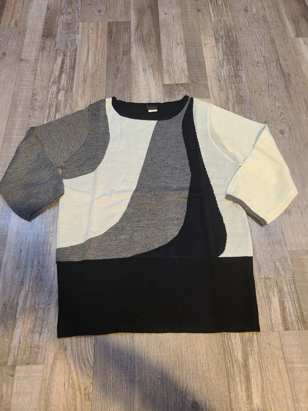 Salon studio small womens white black and gray 3/4 sleeve sweater